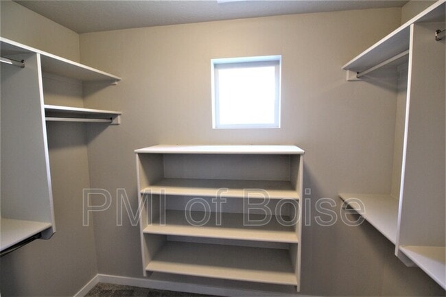 Building Photo - 2080 S Hills Ave.