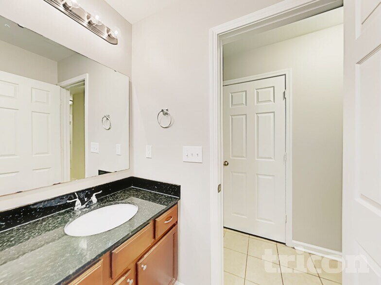 Building Photo - 4201 Broadstairs Dr SW