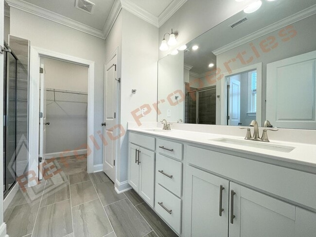 Building Photo - Amazing 4 Bedroom, 2.5 Bathroom Home with 1st Floor Primary Bedroom Suite, High Speed Internet, a...