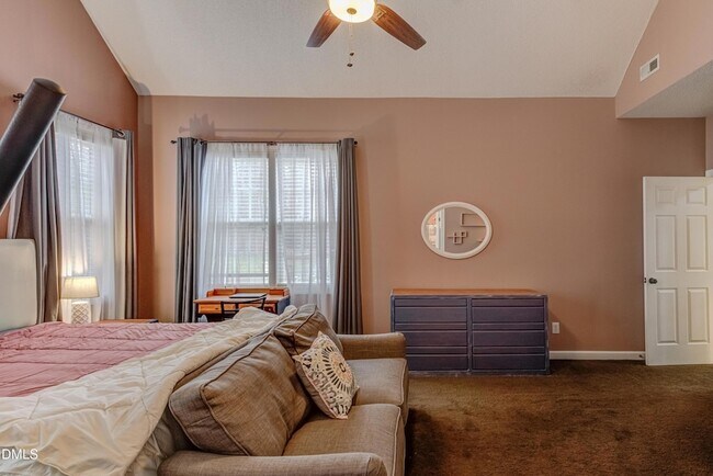 Building Photo - 6240 Hilbert Ridge Dr