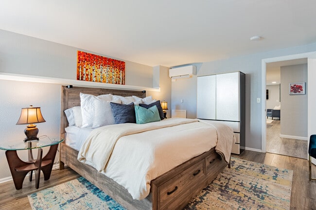 Building Photo - Capitol Hill