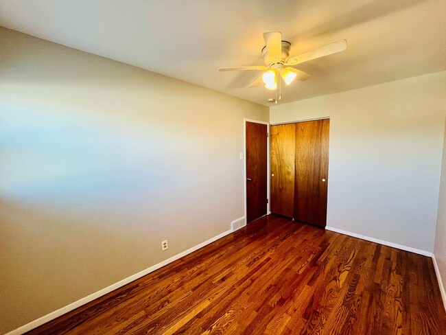 Building Photo - 2 Bed 1 Bath  updated home - St. Louis' "T...