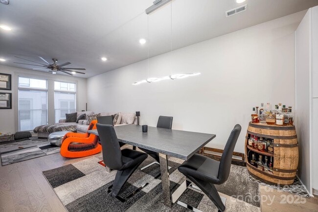 Building Photo - 1033 Wesley Terrace Ave