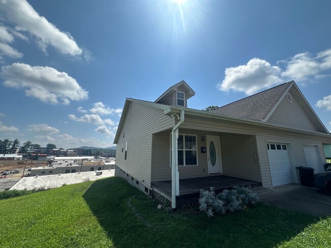 Building Photo - Marion Duplex Rental!