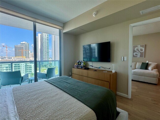 Building Photo - 333 NE 24th St