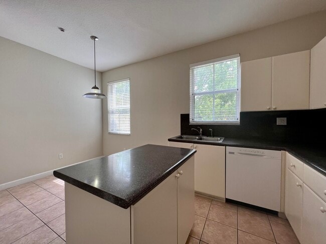 Building Photo - 3507 Shoma Dr