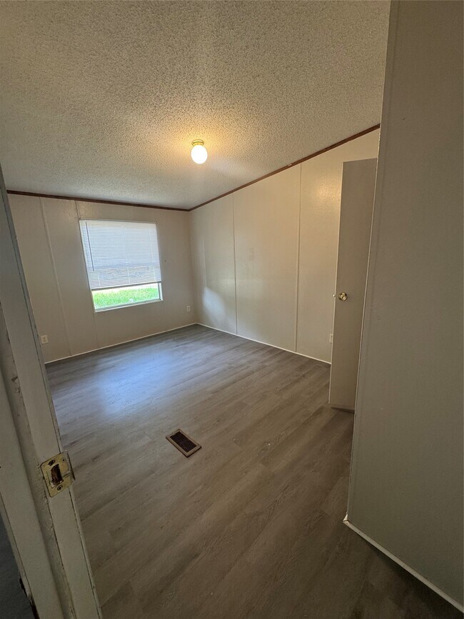 Building Photo - 15240 Paradise Cove Dr