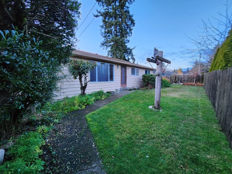 Building Photo - 3712 S 175th St