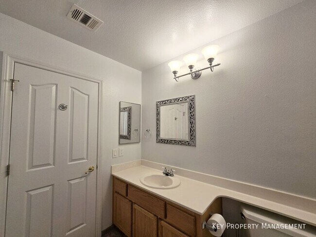 Building Photo - 3697 Ferndale Cove Dr