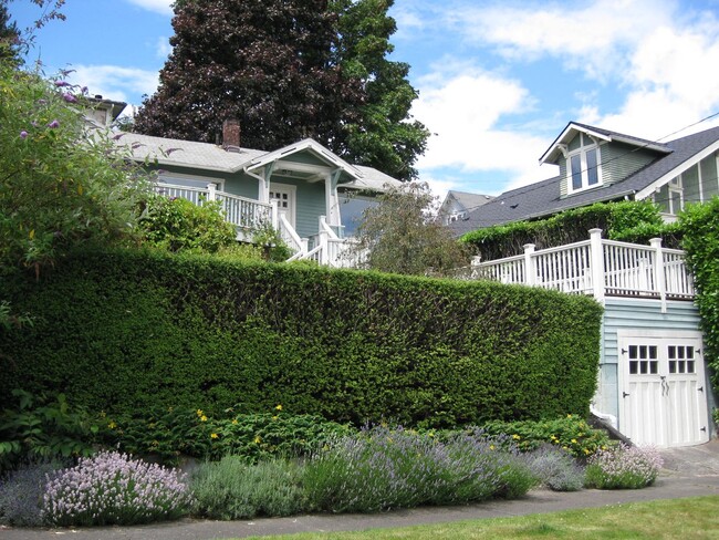 Primary Photo - 3bd/2ba House in Leschi