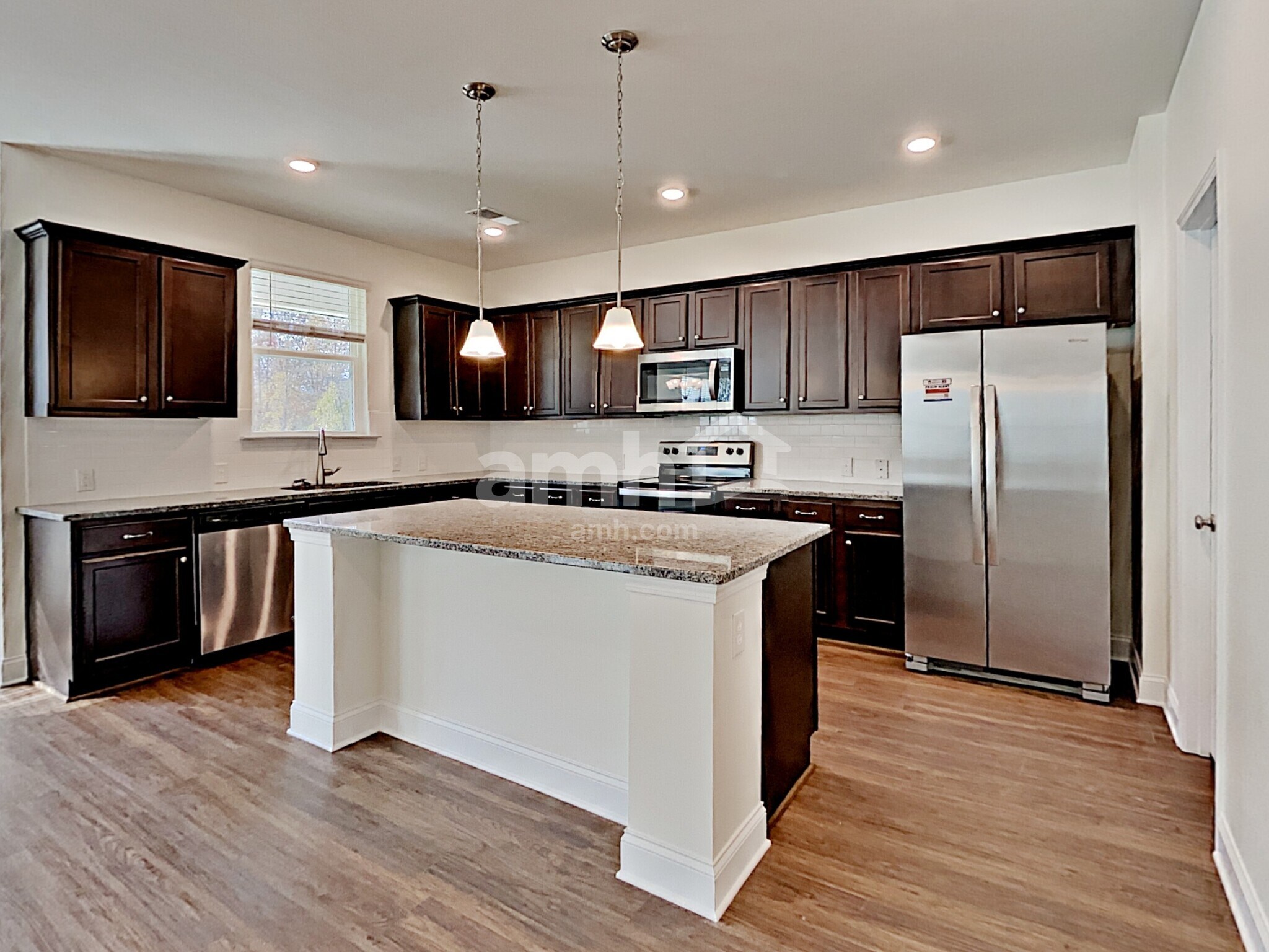 Building Photo - 204 Glenwood Dr