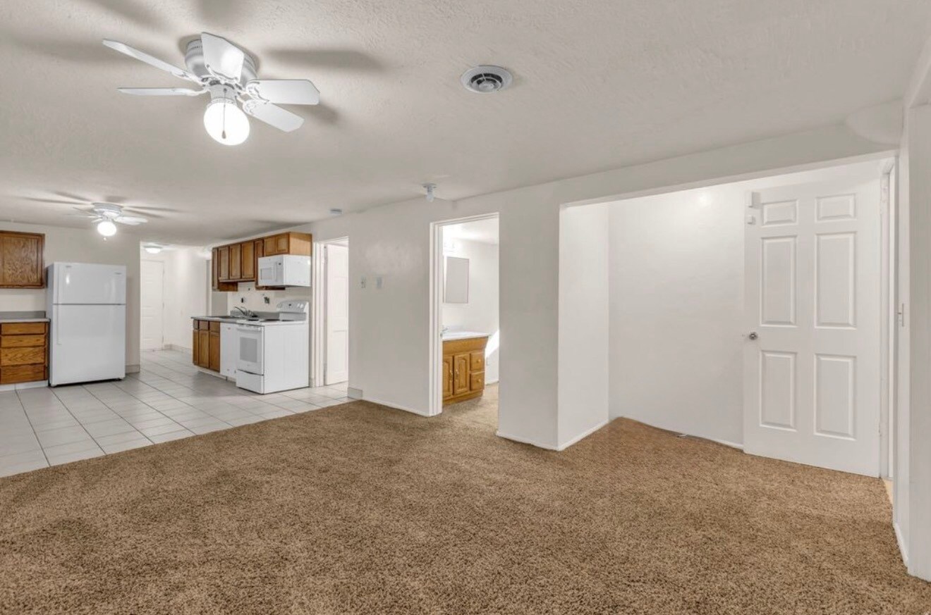 Building Photo - 2321 Harvest Ln