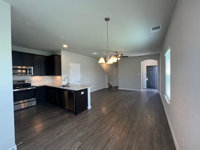 Building Photo - Luxury 3/2 Duplex in Seguin, Texas