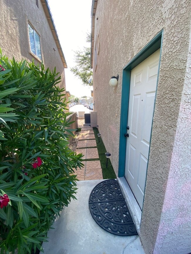 Building Photo - AMERICANA Property Mgmt - Gated 2beds -2baths Townhouse in Spring Valley