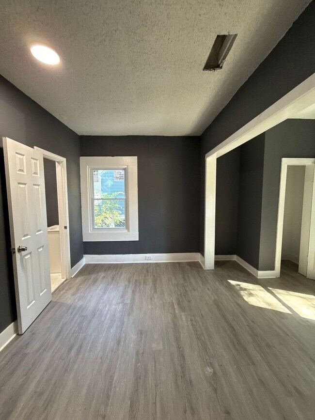 Building Photo - Fully Renovated Home in Binghampton – Section 8 Welcome!