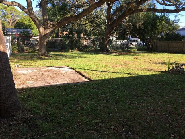 Building Photo - 727 27th Ave S