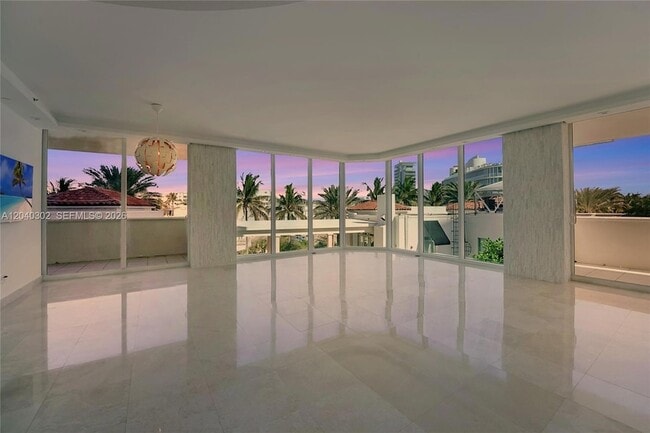 Building Photo - 300 South Pointe Dr