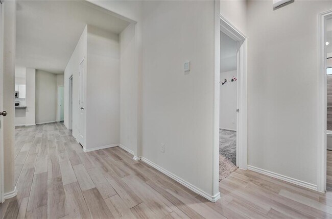 Building Photo - 9539 Summer River Dr