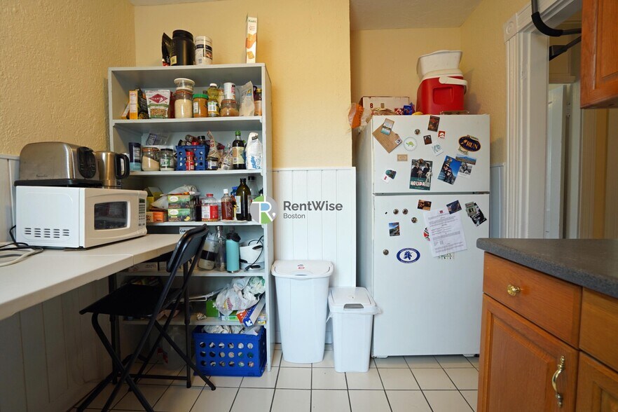 Building Photo - 76 Gordon St