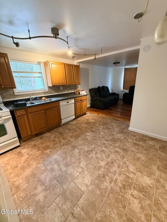 Building Photo - 200 Mohawk St