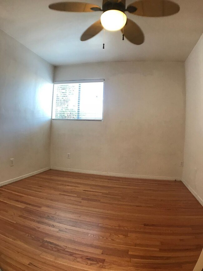 Building Photo - BEAUTIFUL WOOD FLOORS IN THIS- 5 BED 2 BATHROOM- Includes maid service
