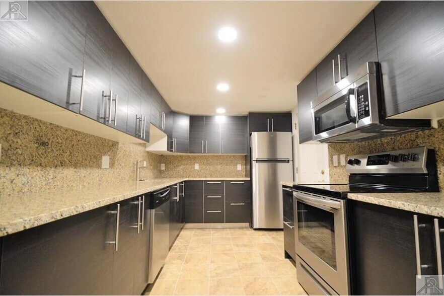 Building Photo - 73 Thatcher St