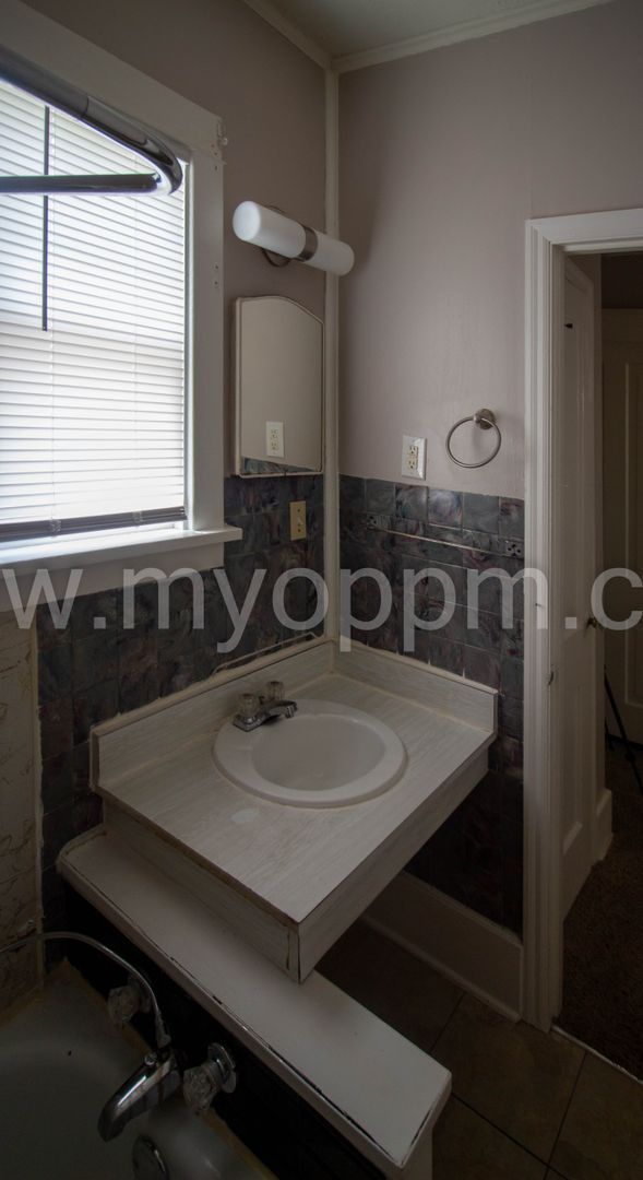 Building Photo - PRINZ 1020 N 32 St