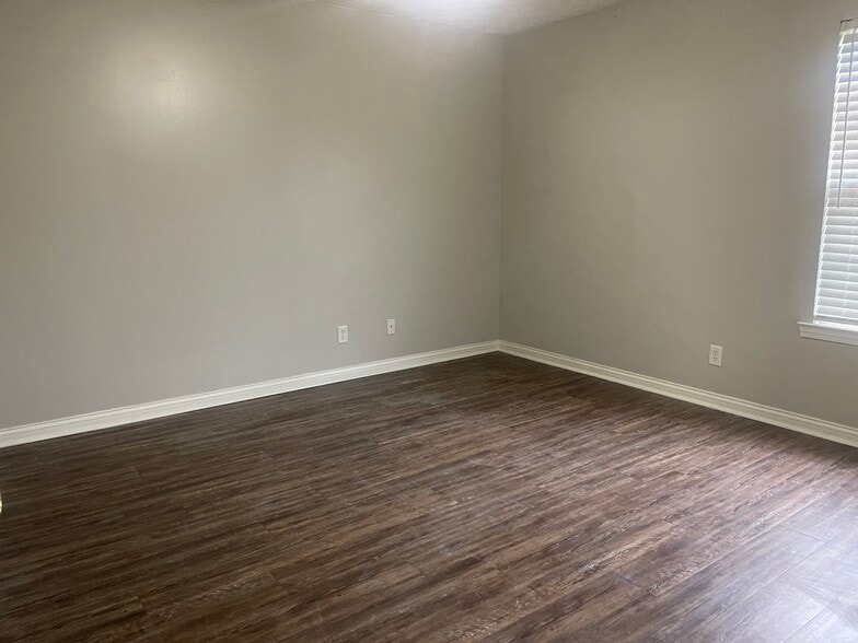 Building Photo - 406 Camden Cir