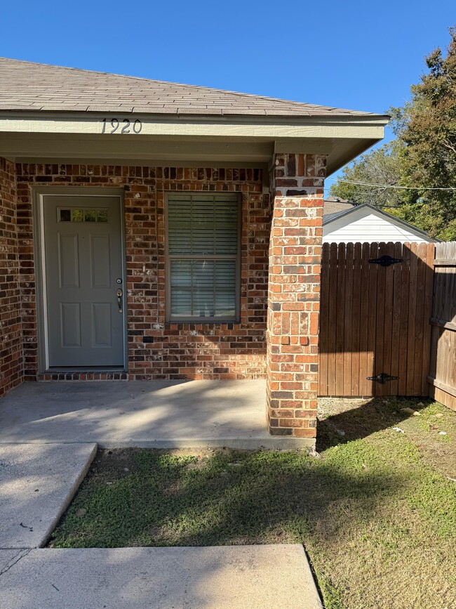 Primary Photo - 1920 Galveston Ave