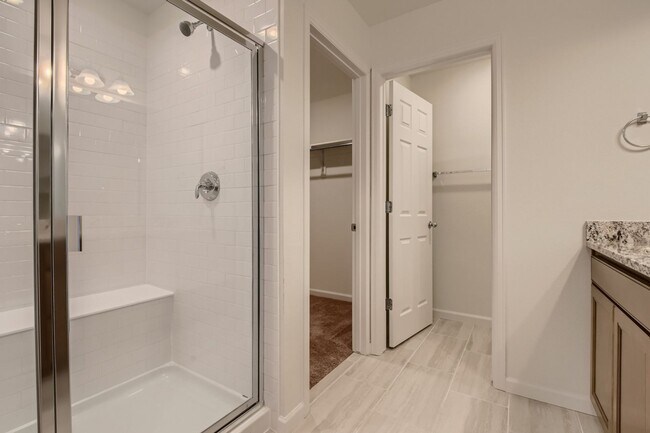 Building Photo - Welcome to this 3 bed, 2 and half bath town-home in Briargate area