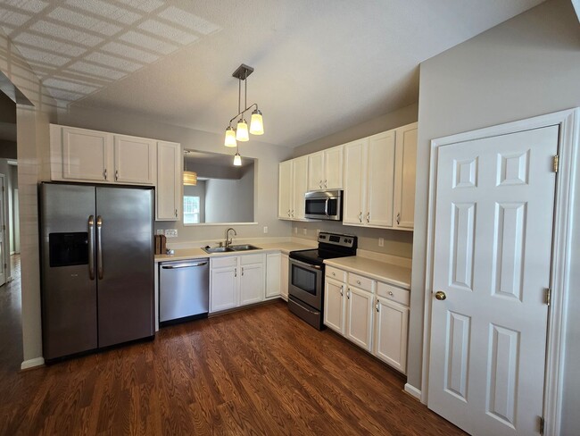 Building Photo - Charming Townhome in Established South Dur...