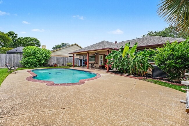 Building Photo - 2909 Forest Hills Dr