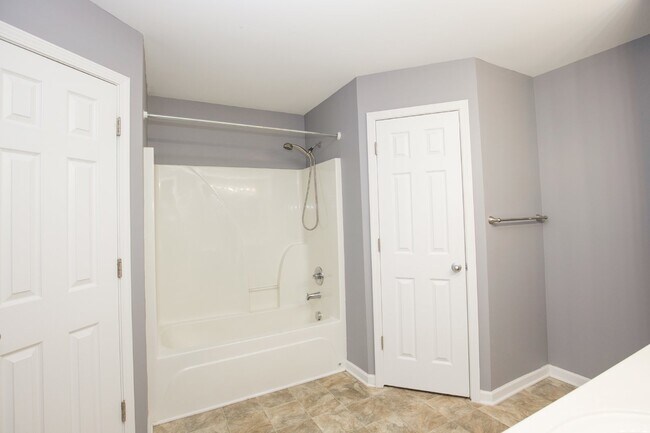 Building Photo - "Charming 3 Bed, 2 Bath Home in Spring Lak...