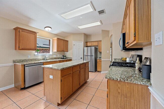 Building Photo - 1208 Lochaline Loop