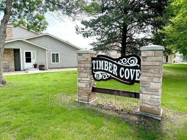 Building Photo - 8460 Everett Way