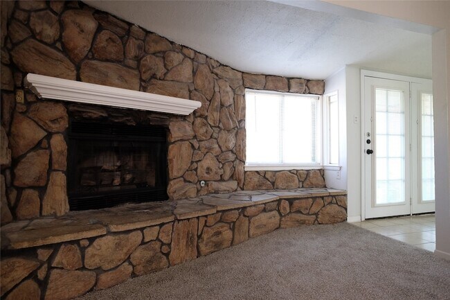 Building Photo - 3401 Princeton Dr