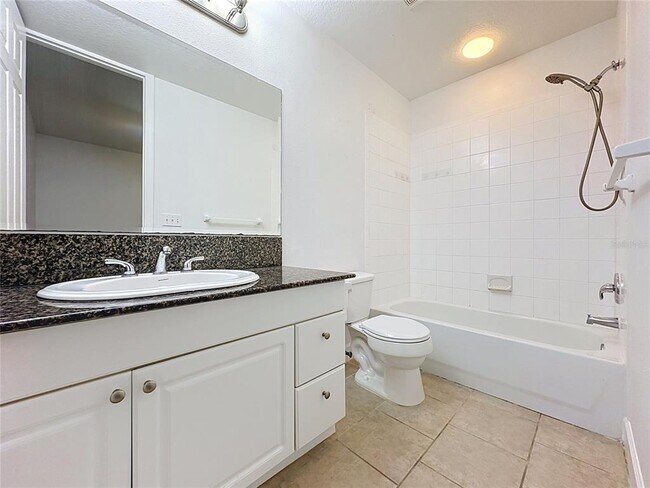 Building Photo - 2053 Green Oak Ct