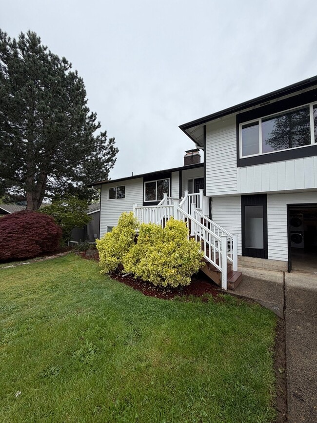Building Photo - 11835 SE Valley View Terrace
