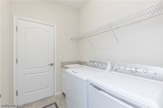 Building Photo - 2079 Vermont Ln