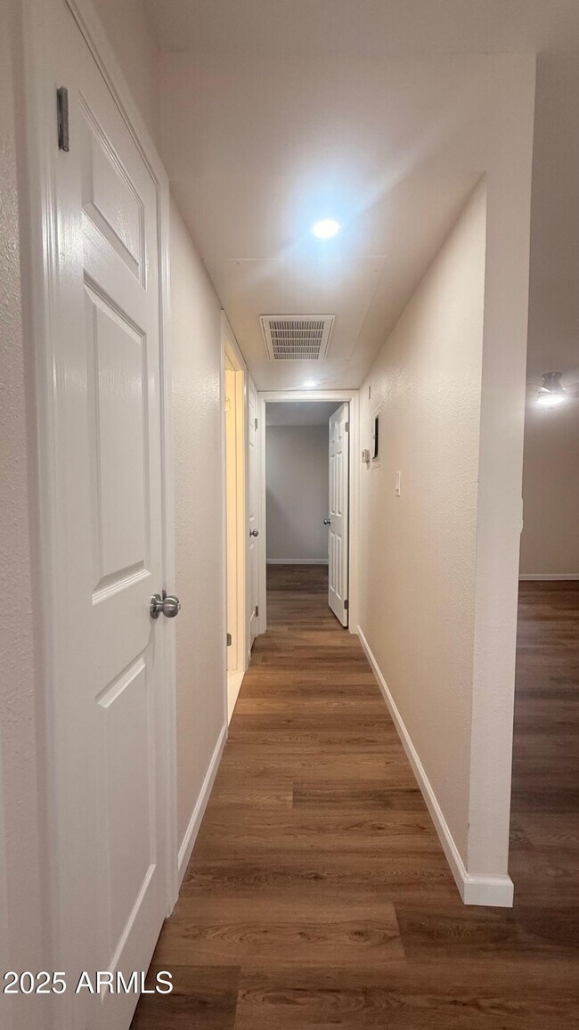 Building Photo - 3131 W Cochise Dr