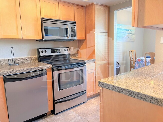 Building Photo - 6651 N Campbell Ave