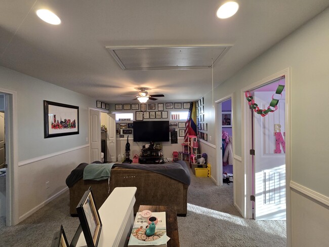 Building Photo - 335 Niblick Dr