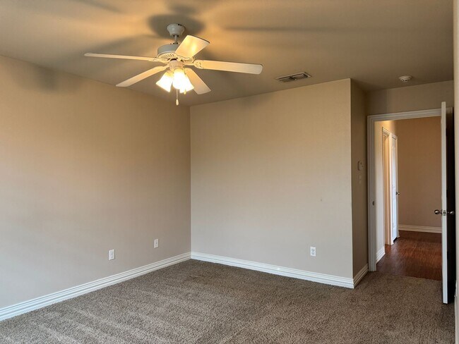 Building Photo - 311 Princess Place