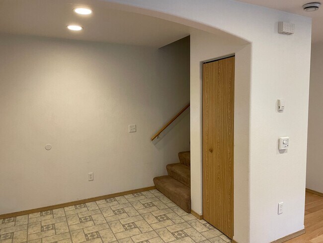 Building Photo - 4936 Princeton Dr