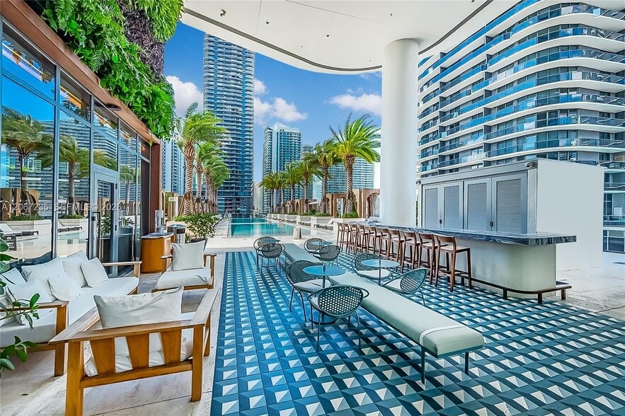 Building Photo - 801 S Miami Ave