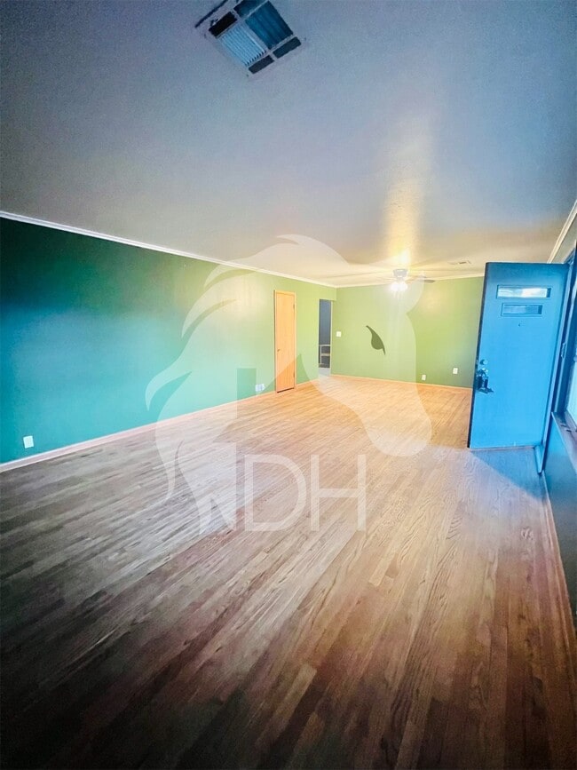 Building Photo - "Charming 4-Bedroom Home with Beautiful Hardwood Floors on South Harding Street!"