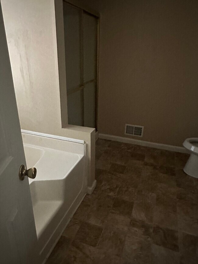 Bathroom #1 - 274 King Henry Rd