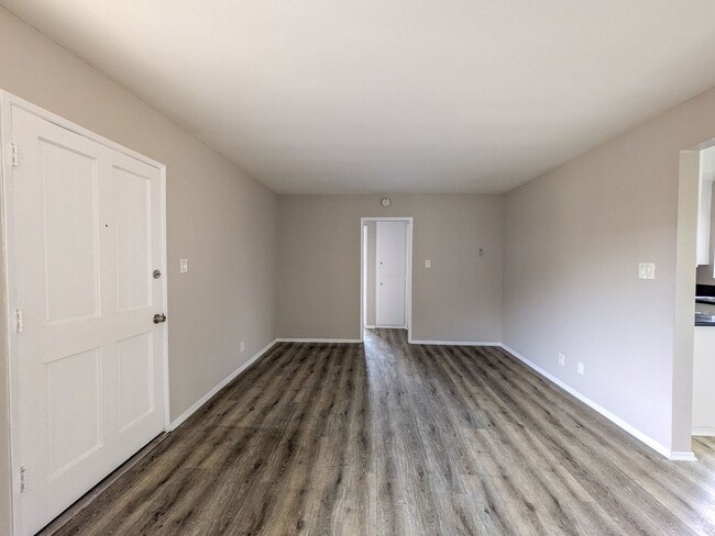 Interior Photo - 372 Freeman Ave