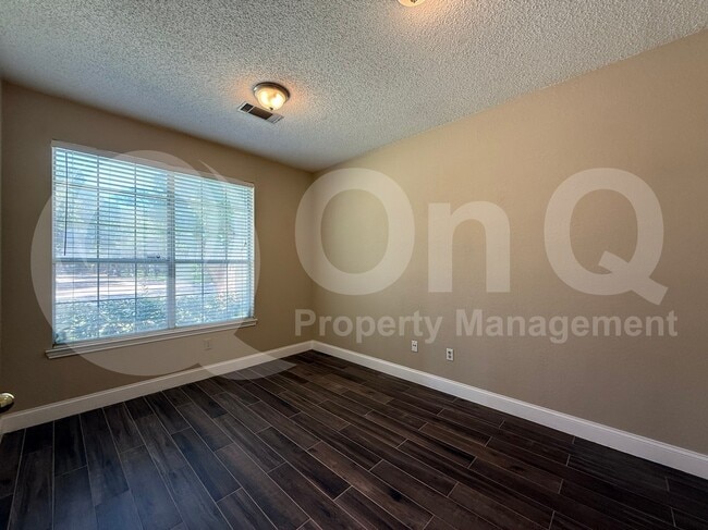 Building Photo - 304 Dakota Trail