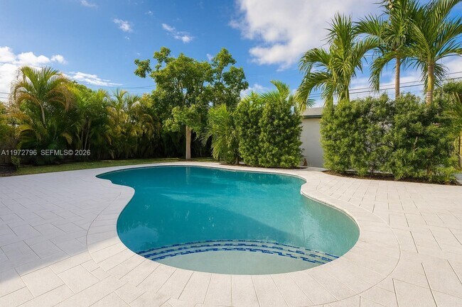 Building Photo - 1399 NE 38th St